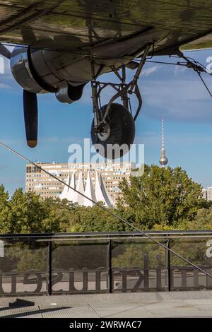 Septembre 2022 - Musée allemand de la technologie, transport avec un avion sur le toit et expositions intéressantes à Berlin, capitale de l'Allemagne Banque D'Images