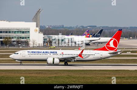 Eine Boeing 737-8MAX von THY Turkish Airlines Landet auf der Südbahn des Flughafen München. Enregistrement TC-LCI. (München, Allemagne, 07.04.2023) Banque D'Images