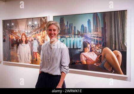 Londres, Royaume-Uni 14 mars 2024 exposition de photographies de Polly Braden au Foundling Museum, Lonodn. L'exposition se déroule du 15 mars au 1er septembre. Polly Braden : quitter l'Ukraine est un portrait intime de femmes, forcées de quitter leur foyer à la suite de l'invasion russe de l'Ukraine le 24 février 2022. Dans cette nouvelle série de travaux, nous voyons les voyages extraordinaires entrepris par les mères, les filles, les adolescents et les bébés dans les bras. Depuis le déclenchement de la guerre en Ukraine, Polly Braden a utilisé son appareil photo pour documenter la vie de femmes et d’enfants dispersés de façon inattendue à travers l’Europe. Banque D'Images