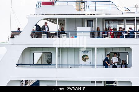 Die Autofähre Romanshorn kommt aus Friedrichshafen und steuert den Hafen Romanshorn an. (Romanshorn, Schweiz, 21.05.2023) Banque D'Images