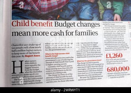 « Les changements budgétaires dans le budget des allocations familiales signifient plus d'argent pour les familles » Jeremy Hunt présente le titre du journal Guardian du printemps 6 mars 2024 Londres Royaume-Uni Banque D'Images