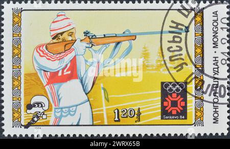 Timbre-poste oblitéré imprimé par la Mongolie, qui montre Biathlon, Jeux Olympiques d'hiver 1984 - Sarajevo, vers 1984. Banque D'Images