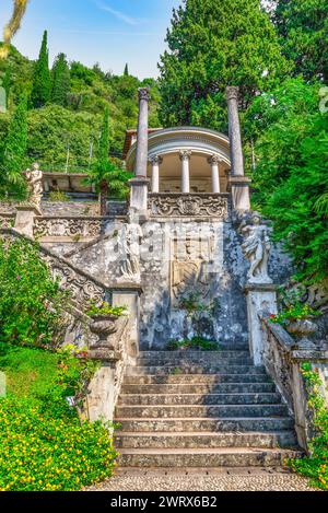 Alcôve dans le parc de Villa Monastero à Varenna, Italie Banque D'Images