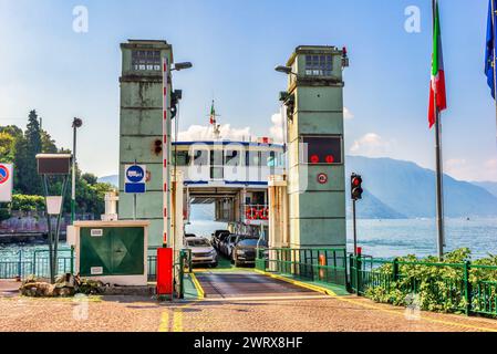 Jetée de ferry à Varenna, petite ville sur le lac de Côme, Italie Banque D'Images