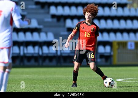 Aaron Ibrahim (16 ans) de Belgique photographié lors d'un match amical de football entre les équipes nationales de Belgique et de Hongrie de moins de 16 ans, le jeudi 14 mars 2024 à Tubize , Belgique . PHOTO SPORTPIX | David Catry Banque D'Images