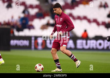 London Stadium, Londres, Royaume-Uni. 14 mars 2024. Europa League Football, Round of 16, second Leg, West Ham United contre SC Freiburg ; Lucas Paqueta de West Ham United pendant l'échauffement crédit : action plus Sports/Alamy Live News Banque D'Images