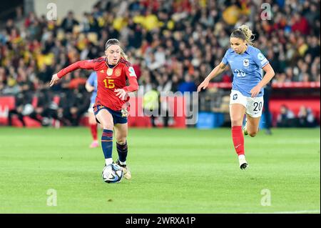 EVA Navarro (15 ans), d'Espagne, et Delphine Cascarino (20 ans), de France, photographiées lors d'un match de football féminin entre l'Espagne et la France lors de la finale de la Ligue des Nations féminines de l'UEFA, le mercredi 28 février 2024 à Séville, España . PHOTO Adelina Cobos crédit : Sportpix/Alamy Live News Banque D'Images