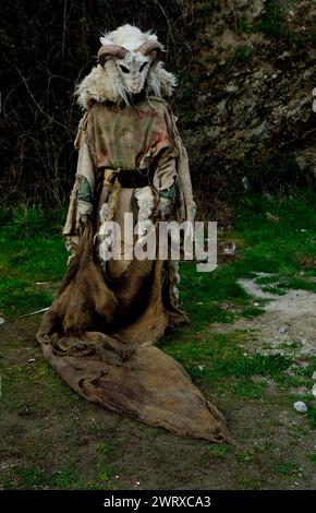 Masque d'Antruejo de Carrizo de la Ribera (Léon) dans Vibo masque de Viana do Bolo, Ourense, Espagne Banque D'Images