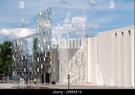 Nijni Novgorod, Russie - 30 mai 2023 : bâtiment miroir moderne du centre fédéral des affaires et du commerce. Méthode des rencontres internationales et exhib Banque D'Images