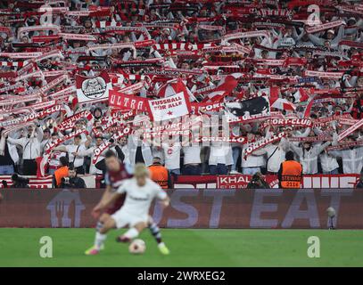 Londres, Royaume-Uni. 14 mars 2024. Les supporters de Fribourg lors du match de l'UEFA Europa League Round of 16 au stade de Londres. Le crédit photo devrait se lire comme suit : David Klein/Sportimage crédit : Sportimage Ltd/Alamy Live News Banque D'Images