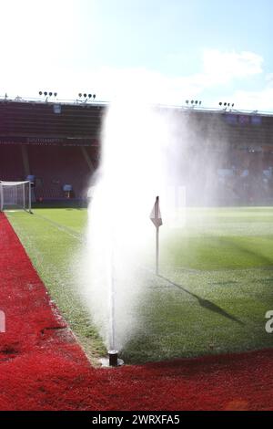 Sprinklers Water the pitch Irlande du Nord - Norvège UEFA Women's Euro St Mary's Stadium, Southampton Banque D'Images