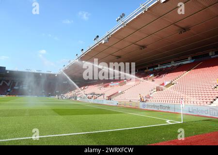 Sprinklers Water the pitch Irlande du Nord - Norvège UEFA Women's Euro St Mary's Stadium, Southampton Banque D'Images