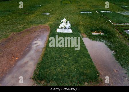 Medellin, Colombie - 11 janvier 2023 : tombe de Griselda Blanco entourée d'eau Banque D'Images