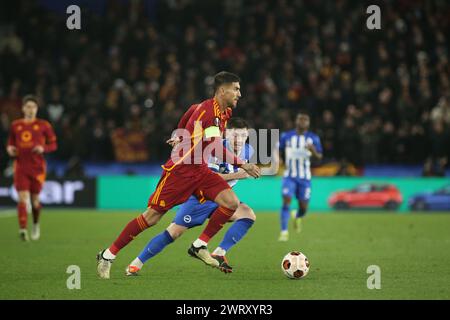 Brighton, Royaume-Uni. 14 mars 2024. Brighton, le 14 mars 2024 : Lorenzo Pellegrini de Roma sur le ballon lors de la manche de l'UEFA Europa League du 16e match de deuxième manche entre Brighton et Roma au stade American Express de Brighton, en Angleterre. (Pedro Soares/SPP) crédit : photo de presse SPP Sport. /Alamy Live News Banque D'Images