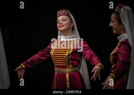 Prolisok Ukrainian Dance Group organise un concert-bénéfice de collecte de fonds pour l'Ukraine au Shaw Theatre, Londres, Royaume-Uni Banque D'Images