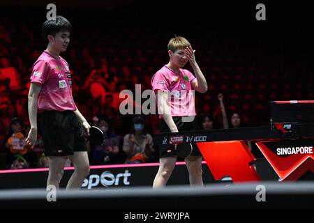Singapour. 14 mars 2024. Chen Szu-Yu (R)/Lin Yun-Ju, du Taipei chinois, réagissent lors de la demi-finale en double mixte contre Sun Yingsha/Wang Chuqin, de Chine, au World Tennis de table (WTT) Singapore Smash 2024 à Singapour, le 14 mars 2024. Credit : puis Chih Wey/Xinhua/Alamy Live News Banque D'Images
