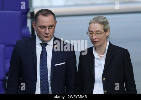 Berlin, Deutschland, 13 mars 2024 : Deutscher Bundestag : 156. Sitzung : Tino Chrupalla und Alice Weidel, beide AFD *** Berlin, Allemagne, 13 03 2024 Bundestag allemand 156 rencontre Tino Chrupalla et Alice Weidel, toutes deux AFD Copyright : xdtsxNachrichtenagenturx dts 32540 Banque D'Images