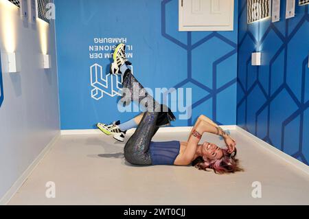 Tessa Bergmeier beim 5. Geburtstag des musées der Illusionen in der Lilienstrasse. Hambourg, 14.03.2024 *** Tessa Bergmeier à l'occasion du 5e anniversaire du Musée des illusions à Lilienstrasse Hambourg, 14 03 2024 Foto:xgbrcix/xFuturexImagex museumsgeburtstag 4307 Banque D'Images