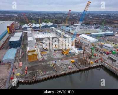 Nouveau bâtiment de construction de navires en construction pour BAE Systems vu en construction au chantier naval Govan Glasgow, Écosse, Royaume-Uni. Banque D'Images