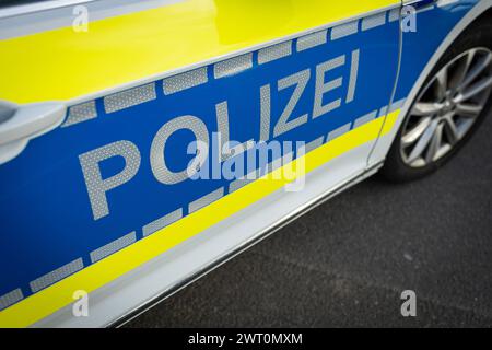 Melle, Deutschland 14. März 2024 : Ein Einsatzfahrzeug, Streifenwagen, der Polizei mit Schriftzug Landkreis Osnabrück Niedersachsen *** Melle, Allemagne 14 mars 2024 un véhicule d'urgence, voiture de patrouille, de la police avec lettrage District de Osnabrück basse-Saxe Copyright : xFotostandx/xGelhotx Banque D'Images