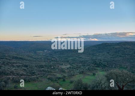 La pittoresque vallée de la rivière CoA de Castelo Mendo, Almeida, Portugal Banque D'Images