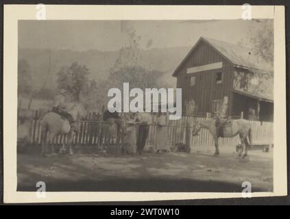 Figurines et chevaux. Louis Fleckenstein, photographe (américain, 1866 - 1943) 1907–1943 '7', crayon, verso en bas à droite Banque D'Images