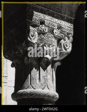 Maroc Fès Attarin Medersa assiette 75. Swaan, Wim. 1967 ou avant matériaux de production photographique pour le Maroc : Marrakech, Fès, Rabat des photographies d'architecture ont été sélectionnées et numérisées à partir de ces matériaux. Les portraits, les images ethnographiques et les images d'objets de musée ont été exclus. Les images numériques sont classées géographiquement, d'abord par pays, puis par ville, puis par site complexe ou monument, avec tous les noms dans l'ordre alphabétique. Les noms de lieux sont dérivés du Getty Thesaurus of Geographic Names (TGN)®, des rubriques de la Bibliothèque du Congrès et des publications savantes. Images publiées Banque D'Images