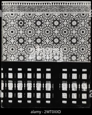 Maroc Marrakech Tombeaux Saadiens plaque 29. Swaan, Wim. 1967 ou avant matériaux de production photographique pour le Maroc : Marrakech, Fès, Rabat des photographies d'architecture ont été sélectionnées et numérisées à partir de ces matériaux. Les portraits, les images ethnographiques et les images d'objets de musée ont été exclus. Les images numériques sont classées géographiquement, d'abord par pays, puis par ville, puis par site complexe ou monument, avec tous les noms dans l'ordre alphabétique. Les noms de lieux sont dérivés du Getty Thesaurus of Geographic Names (TGN)®, des rubriques de la Bibliothèque du Congrès et des publications savantes. ima publié Banque D'Images