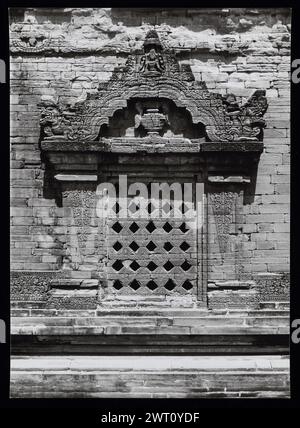 Myanmar (Birmanie) Temple Pagan Nanpaya image non publiée 2. Swaan, Wim. 1966 ou plus tôt matériaux de production photographique pour les villes perdues d'Asie : Ceylan, Pagan, Angkor des photographies d'architecture ont été sélectionnées et numérisées à partir de ces matériaux. Les portraits, les images ethnographiques et les images d'objets de musée ont été exclus. Les images numériques sont classées géographiquement, d'abord par pays, puis par ville, puis par site complexe ou monument, avec tous les noms dans l'ordre alphabétique. Les noms de lieux sont dérivés du Getty Thesaurus of Geographic Names (TGN)®, des rubriques de la Bibliothèque du Congrès et de Scholarly Banque D'Images