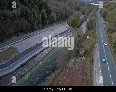 Section à double voie récemment achevée de la ligne Ebbw Vale au nord de Crosskeys, qui fait partie des améliorations du métro South Wales, février 2024 Banque D'Images