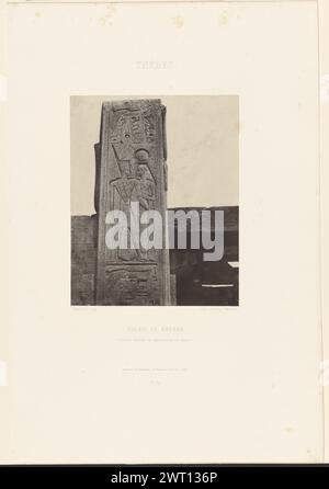 Thèbes. Palais de Karnak. Piliers devant le sanctuaire de granit.. Maxime du Camp, photographe (français, 1822 - 1894) Louis désiré Blanquart-Evrard, imprimeur (français, 1802 - 1872) négatif 3 mai 1850, tirage 1852 détail d'une colonne de granit représentant un Dieu et une déesse embrassant. Banque D'Images