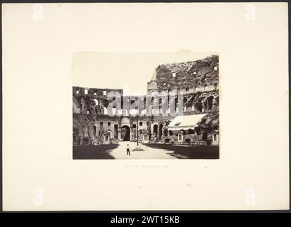 Intérieur du Colisée, Rome. Giorgio Sommer, photographe (italien, né en Allemagne, 1834 - 1914) 1867–1874 homme célibataire debout au centre du Colisée. Il y a un petit auvent blanc s'étendant du niveau inférieur du mur du stade à la droite de l'homme. Un clocher est partiellement visible derrière l'homme, à l'extérieur du Colisée. (Recto, monture) en bas au centre, en lettres noires : 'INTÉRIEUR DU COLISÉE [sic], ROME.' ; (verso, monture) en bas à gauche, crayon : '18 [encerclé]'; en bas à droite, crayon : '18'; Banque D'Images