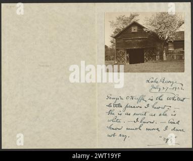 Grange et fleurs de pomme. Alfred Stieglitz, photographe (américain, 1864 - 1946) 1922 vue d'une grange flanquée de pommiers en fleurs. (Recto, monture) centre inférieur, encre bleue, en main d'Alfred Stieglitz : 'Lake George/juillet 27-1922 [souligné]/Georgia O'Keeffe est la plus blanche/petite personne que je connaisse. -- / elle est aussi douce qu'elle/blanche. -- je sais. -- et/ou en savoir beaucoup plus I Dare/not say./'291' [souligné]' ; (verso, Mount) en haut à gauche, crayon, inscrit par Estate of Georgia O'Keeffe : 'F74'; Banque D'Images