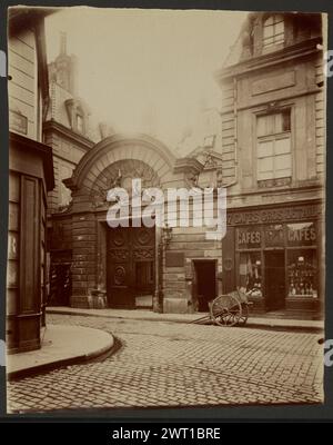 Entrée à un Hôtel privé 47 Rue Vielle du Temple. Eugène Atget, photographe (français, 1857 - 1927) 1898 entrée sculptée du Hôtel des Ambassadeurs de Hollande inscription : numéro négatif 3505 imprimé verso inscrit Banque D'Images