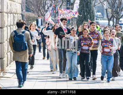 Séoul, Corée du Sud. 15 mars 2024. Les participants ont vu courir pendant l'événement Korrika. Korrika est un événement biennal et une collecte de fonds dans le pays basque espagnol qui promeut le programme de langue basque pour adultes de l'AEK et la sensibilisation à la langue basque. (Photo de Kim Jae-Hwan/SOPA images/Sipa USA) crédit : Sipa USA/Alamy Live News Banque D'Images