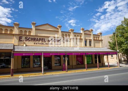 Centre-ville de Tanunda dans la vallée de Barossa, bâtiment du patrimoine historique E Schrapel and sons Sign, Australie méridionale Banque D'Images