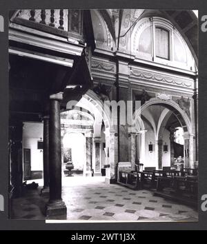 Lazio Rieti Magliano Sabina Cathédrale 3. Hutzel, Max 1960-1990 vues extérieures de la façade (XVIIIe siècle) et des portails (XVe siècle). Vues de l'intérieur restauré : fresques en abside du couronnement de la Vierge, Annonciation et la naissance et la mort du fils d'Uliano, noble de Magliano ; fresques décoratives au plafond ; retables et autels en marbre. Trésor : chasuble de brocart d'argent et d'or décoré de saints (XVIIIe siècle), portraits d'évêques (XVe-XVIIe siècle). Photographe et érudit d'origine allemande Max Hutzel (1911-1988) photographié en Italie du début des années 1960 jusqu'à sa mort. La Re Banque D'Images