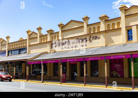 Centre-ville de Tanunda dans la vallée de Barossa, bâtiment du patrimoine historique E Schrapel and sons Sign, Australie méridionale Banque D'Images