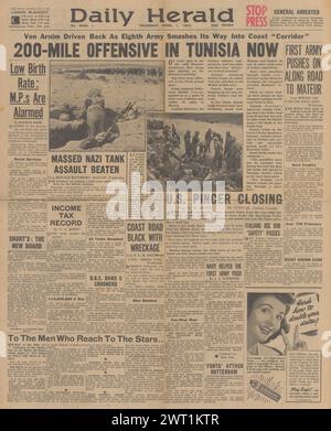 1943 Daily Herald en première page sur la bataille pour la Tunisie Banque D'Images