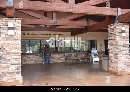 Sedona, Arizona. ÉTATS-UNIS 2/3/2024. Service forestier des États-Unis Red Rock Ranger Station. Excellent centre d'accueil de Sedona Arizona magnifique roche rouge Banque D'Images