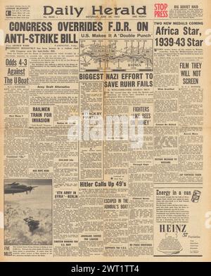 1943 Daily Herald page de couverture faisant état de la grève américaine du charbon, de la médaille Africa Star et des bombardements de la RAF sur la Ruhr Banque D'Images