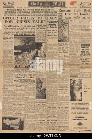 1943 Daily mail page d'accueil faisant état de l'invasion alliée de la Sicile, Hitler vole vers l'Italie et l'Armée Rouge traverse le Donets Banque D'Images