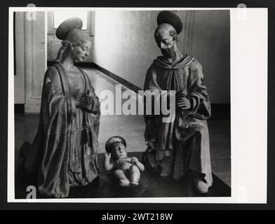 Abruzzes L'Aquila L'Aquila Museo Nazionale d'Abruzzo36. Hutzel, Max 1960-1990 Tabernacle de S. Maria delle Grotte à Fossa avec des scènes de la présentation au Temple, la flagellation, l'Annonciation et la trahison par Judas. Museo Nazionale logé dans le château : plusieurs vues extérieures (le Musée archéologique est une galerie (Sala IV) du Museo). Vues restantes de la collection du musée, y compris des peintures, des croix processionnelles, des reliquaires, des calices, céramiques, textiles, manuscrits et un certain nombre de sculptures de Madone des Abruzzes du VIIIe siècle. Œuvres de l'église Madonna del Soccorso als Banque D'Images