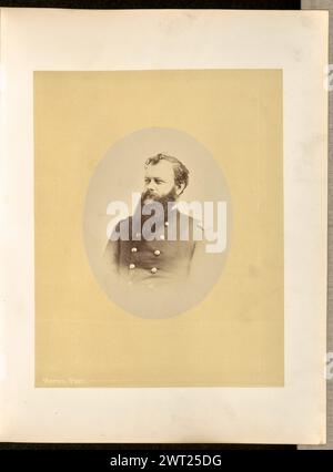Portrait d'un homme. George Kendall Warren, photographe (américain, 1834 - 1884) 1868 Portrait d'un homme avec une longue barbe complète. Il est vêtu d'une veste militaire et regarde vers la gauche de l'image. Banque D'Images