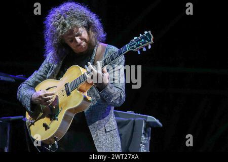 Pat Metheny en concert à la Flegrea Arena de Naples Banque D'Images