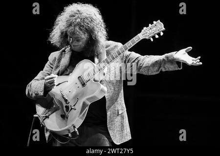 Pat Metheny en concert à la Flegrea Arena de Naples Banque D'Images