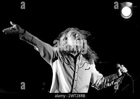 Robert Plant, ancien chanteur du groupe de rock historique, a dirigé Zeppelin, lors du concert à Naples à l'Arena Flegrea Banque D'Images