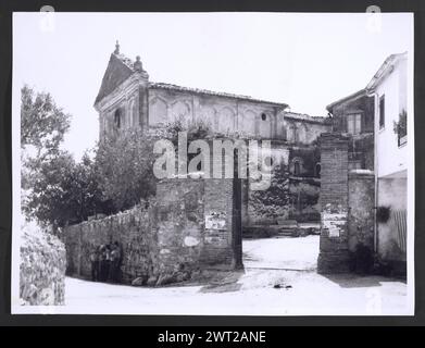 Ombrie Terni Calvi dell'Ombria S. Antonio. Hutzel, Max 1960-1990 vues extérieures et intérieures de l'église ; peintures et sculptures intérieures de la haute Renaissance et baroque ; un rare groupe sculptural sculpté en bois de 30 figures datant du milieu du XVIe siècle. Notes de l'objet : Hutzel a tourné cette campagne en 1984. Photographe et érudit d'origine allemande Max Hutzel (1911-1988) photographié en Italie du début des années 1960 jusqu'à sa mort. Le résultat de ce projet, désigné par Hutzel comme Foto Arte Minore, est une documentation approfondie du développement historique de l'art en Italie jusqu'au XVIIIe siècle, y compris objec Banque D'Images