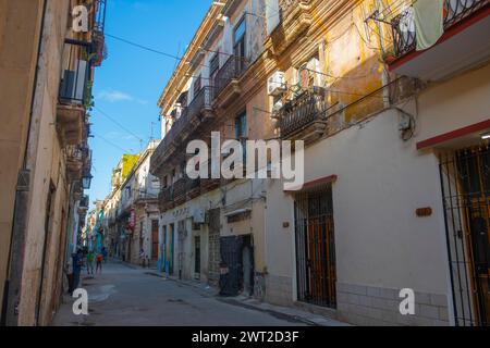 Bâtiments historiques sur Calle Lamparilla Street à Calle Aguiar Street dans la vieille Havane (la Habana Vieja), Cuba. La vieille Havane est classée au patrimoine mondial de l'UNESCO Banque D'Images