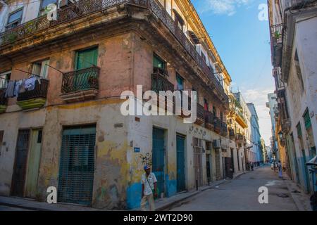 Bâtiments historiques sur Calle Lamparilla Street à Calle Habana Street dans la vieille Havane (la Habana Vieja), Cuba. La vieille Havane est classée au patrimoine mondial de l'UNESCO Banque D'Images